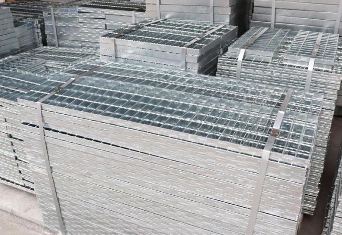 la calzada al aire libre de la fragua del piso 40x5x3 galvanizó las rejillas industriales de rejilla de acero 1