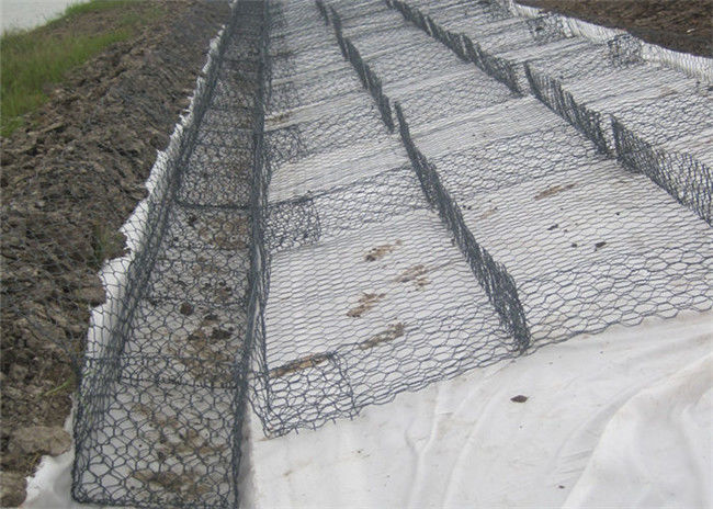 el Pvc del tamaño del agujero de 2.0m m 60*80m m cubrió la caja de Gabion para el colchón del terraplén del río 2