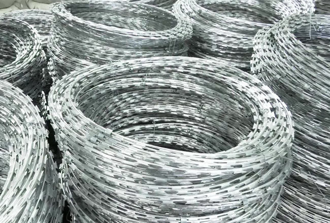 CBT-65 Cinta acordeón envuelta en bobina galvanizada de seguridad de alambre de púas de 45 cm 1