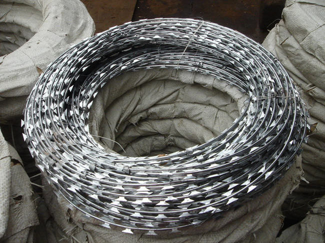 alambre de púas CBT 60 Diamond Mesh Fencing de la maquinilla de afeitar de la concertina del 18m el 15cm 0