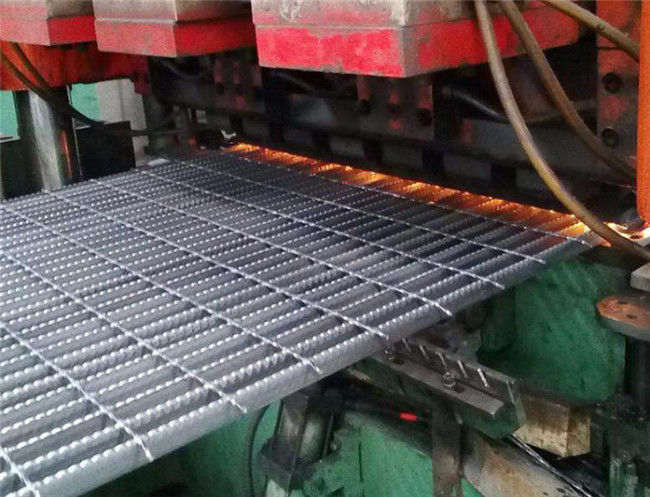 Parrilla serrada de acero del dren de la cubierta del foso de la reja de la barra de la corrosión anti 1